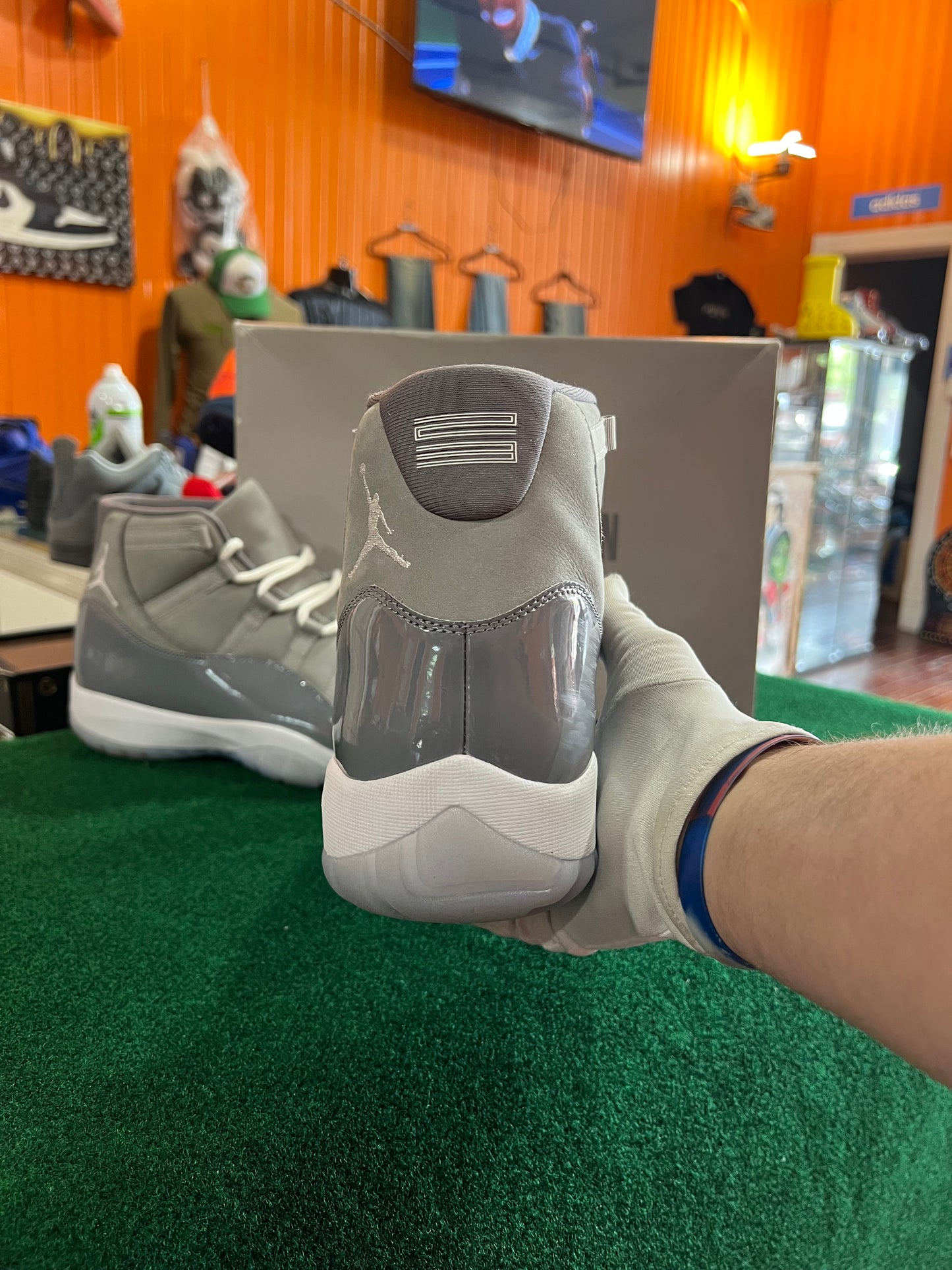 Jordan 11 (Cool Grey)