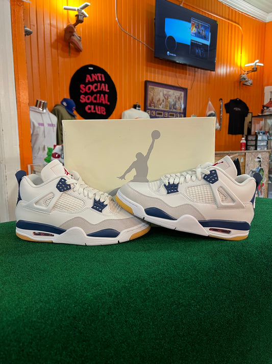 Jordan 4 SB (Navy)