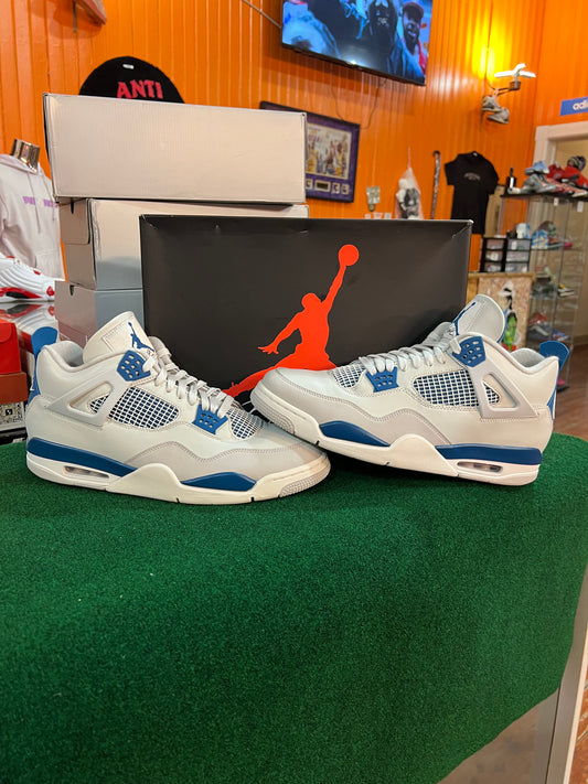 Jordan 4 (Military Blue)