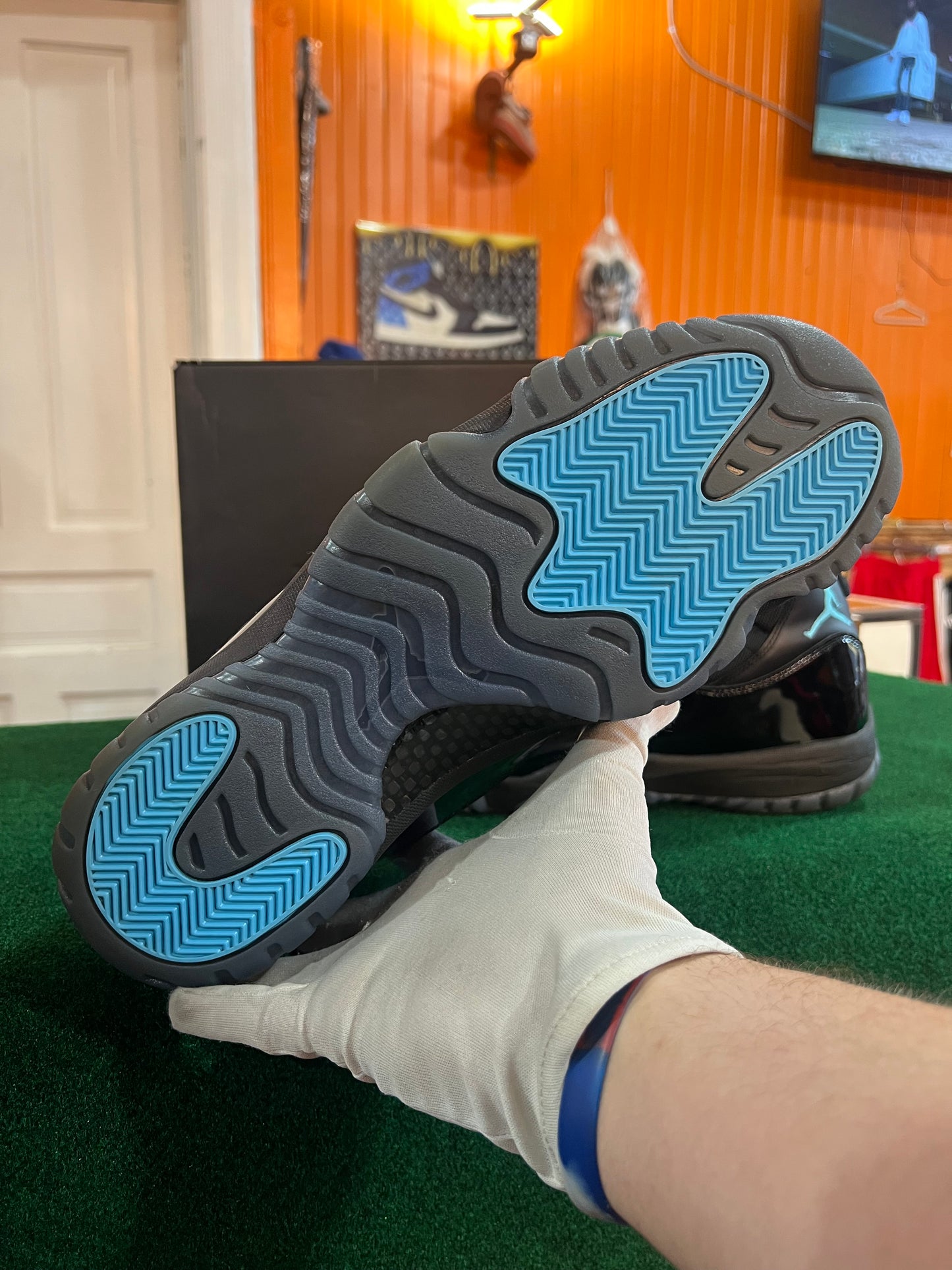 Jordan 11 (Gamma)