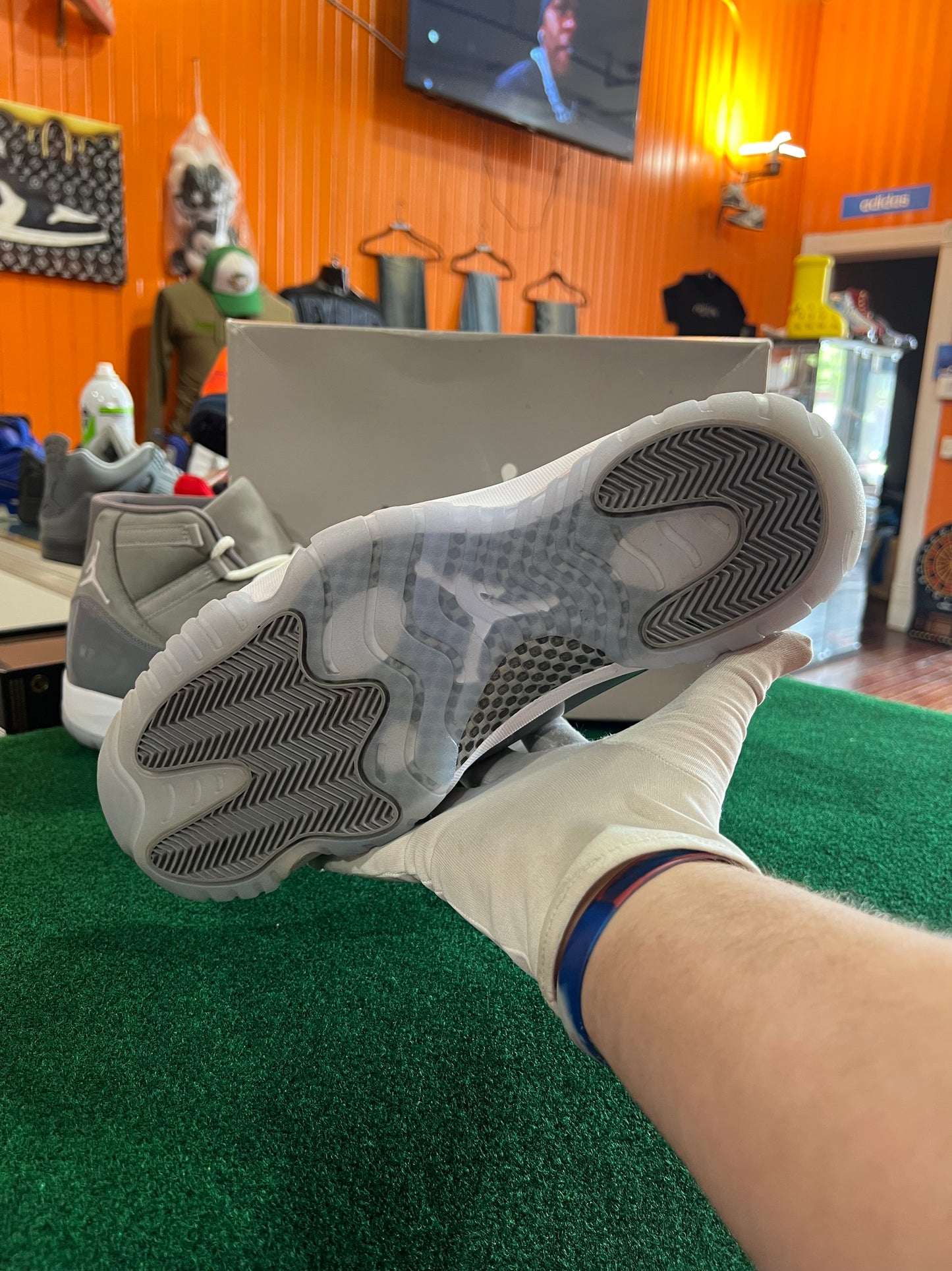Jordan 11 (Cool Grey)