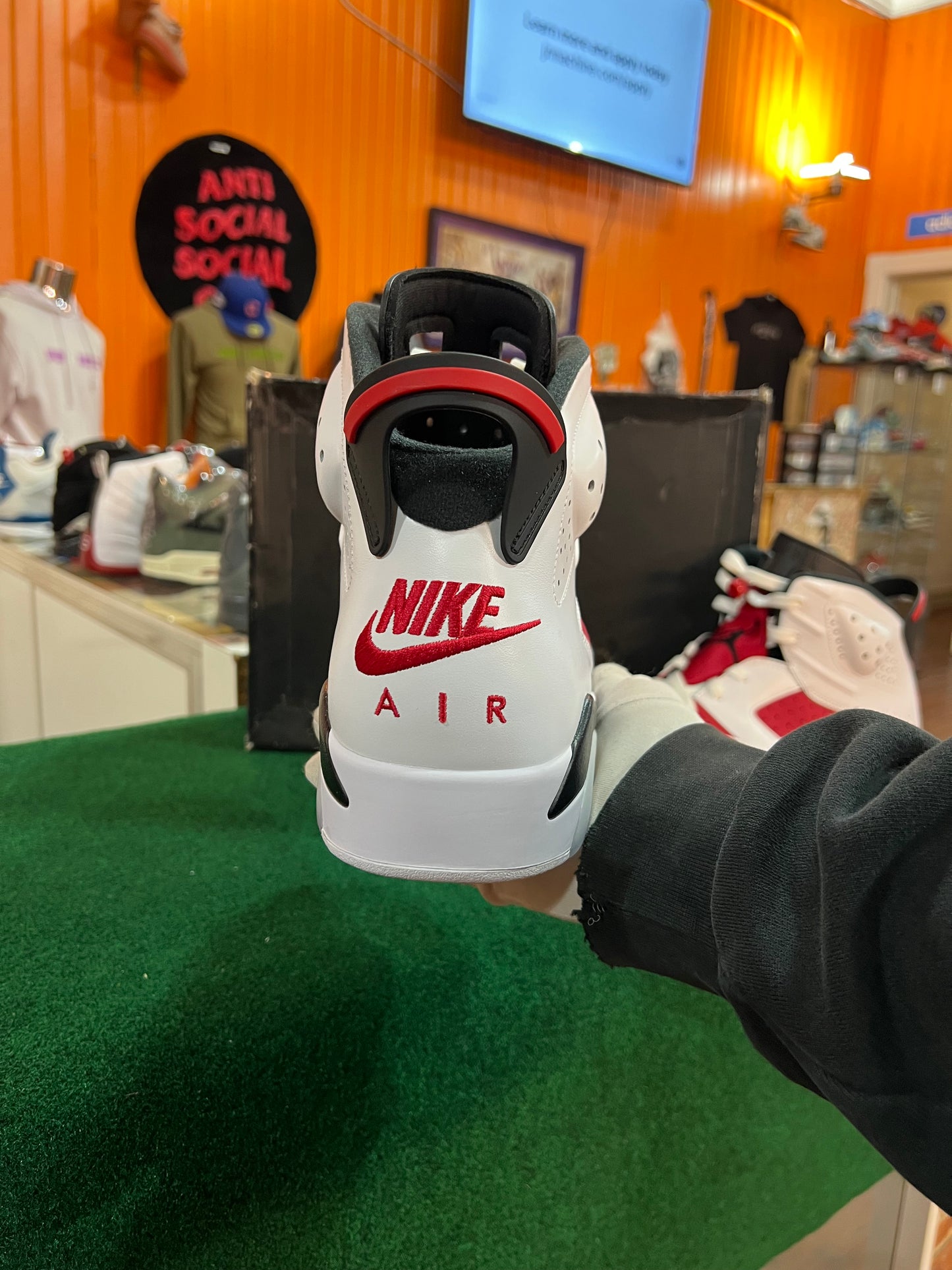 Jordan 6 (Carmine)
