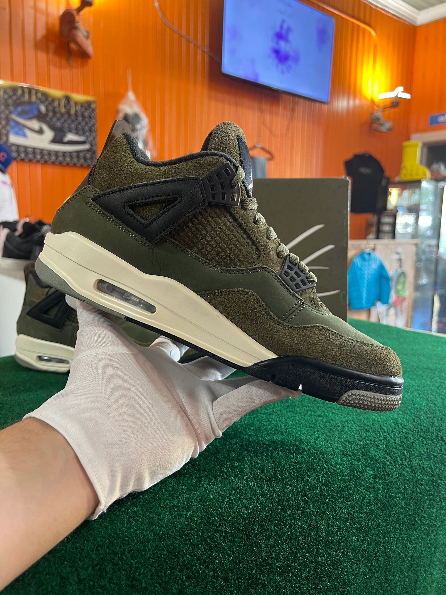 Jordan 4 (Olive)