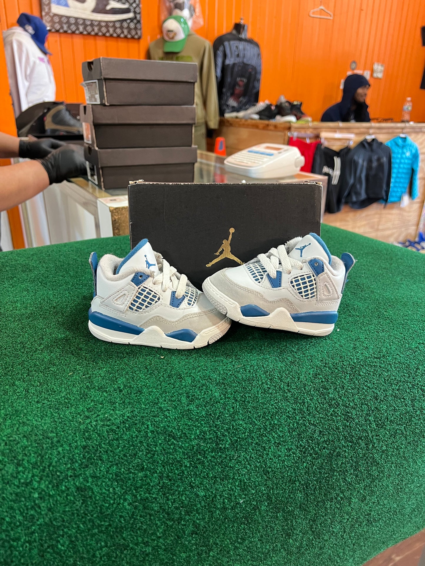 Jordan 4 (Military Blue)