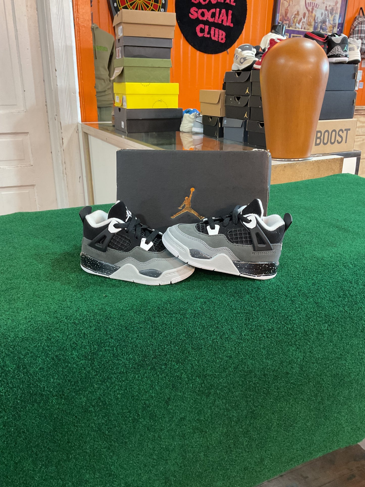 Jordan 4 (Fear)