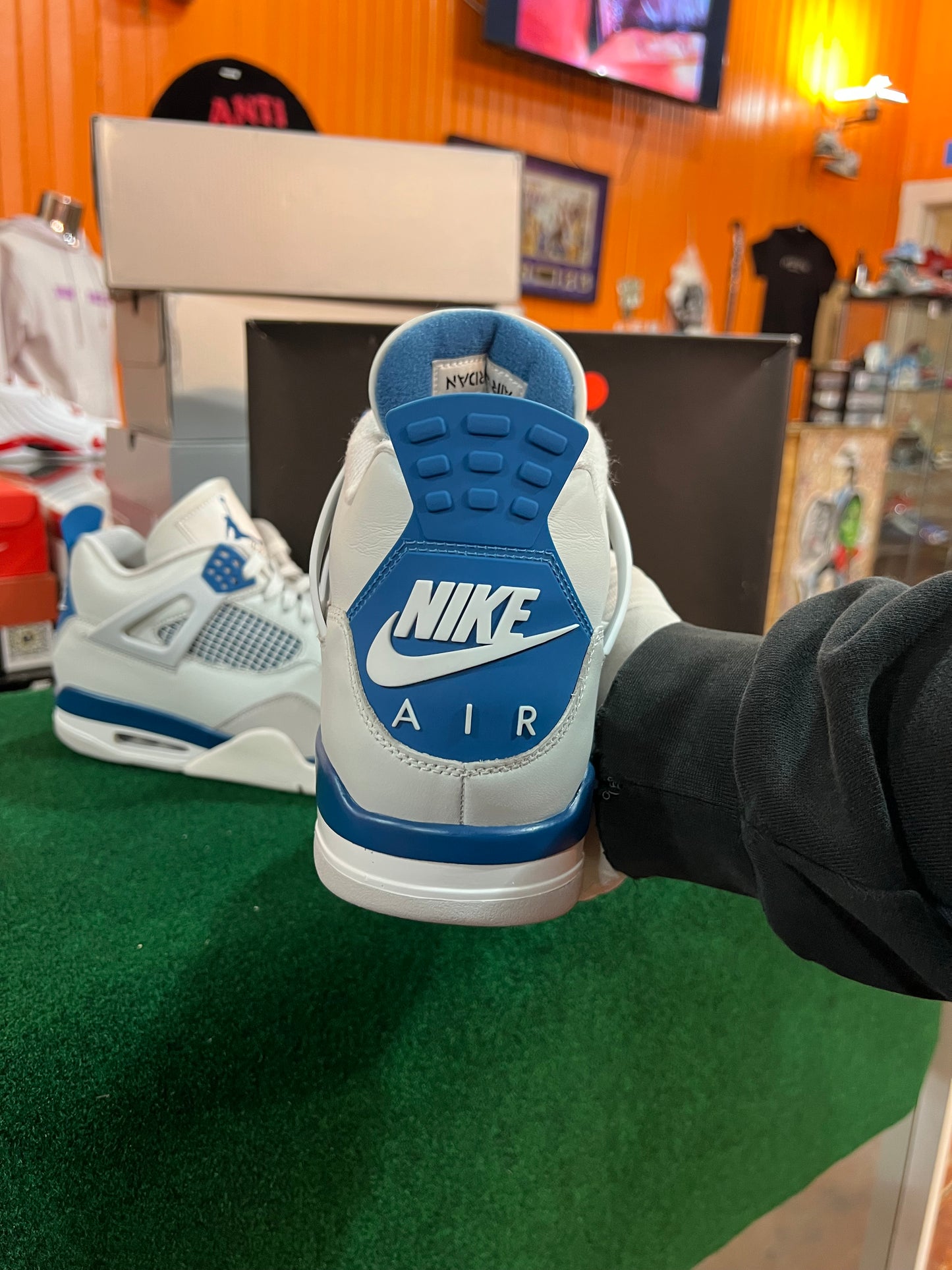 Jordan 4 (Military Blue)
