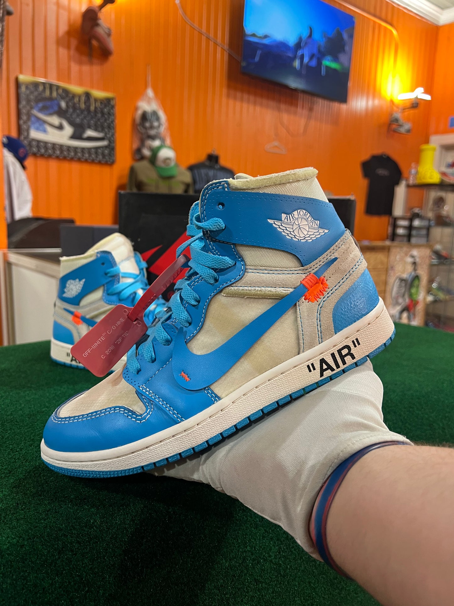 Jordan 1 Off White (UNC)